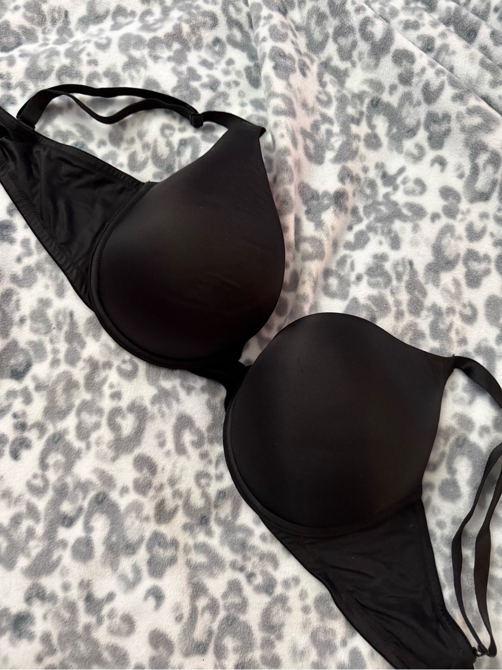 PINK Victoria’s Secret 36DD Black Push-Up Bra